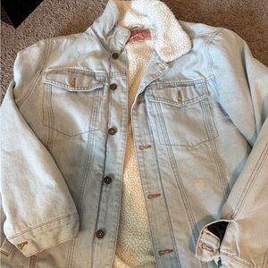 Men’s denim jacket size large